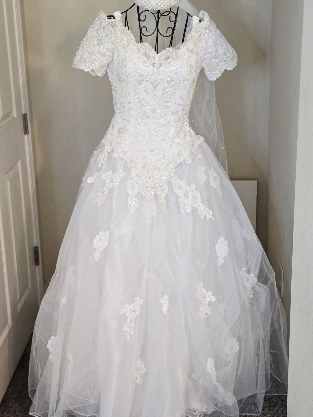 Gorgeous Mon Cheri White Lace Appliqué Tulle Wedding Dress Sz 6